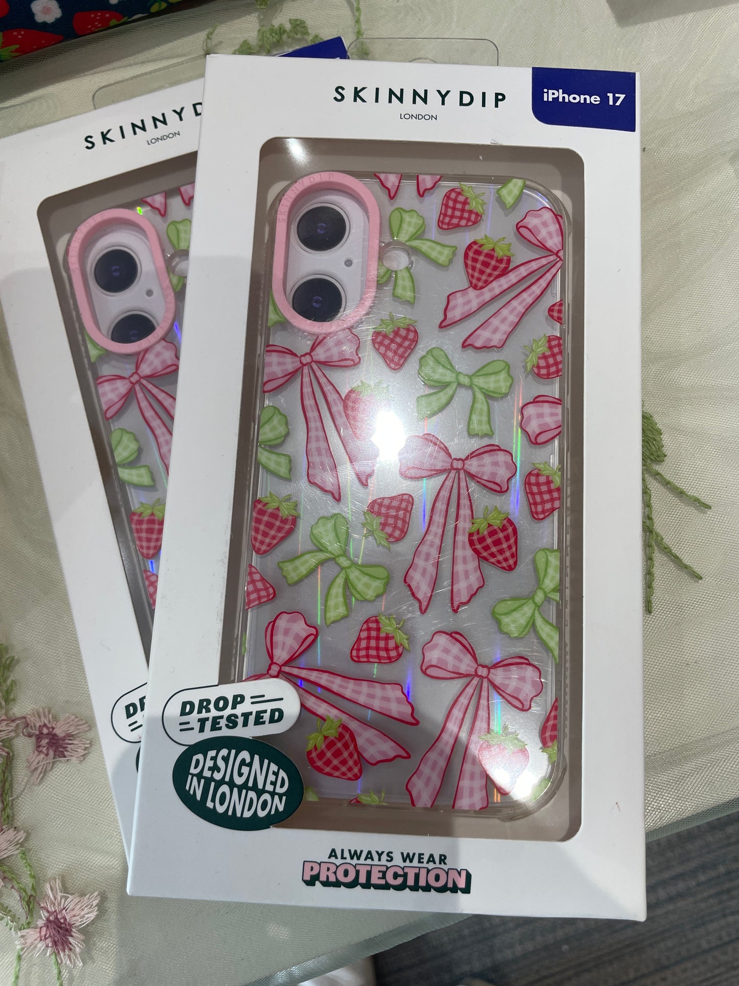 Bows and strawberries phone case