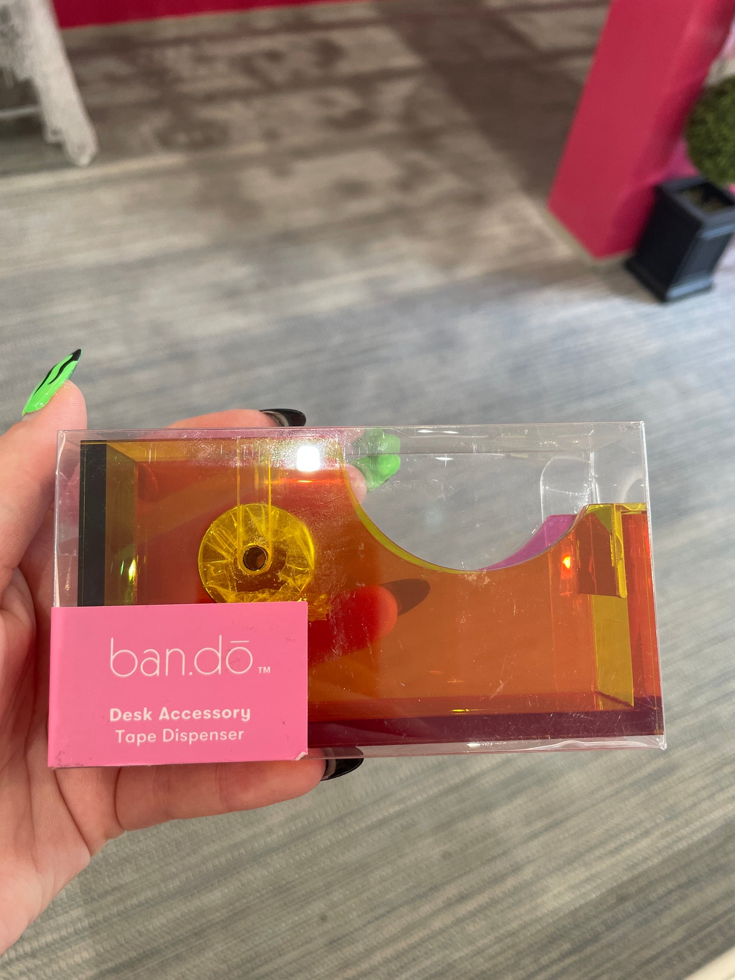 Tape dispenser