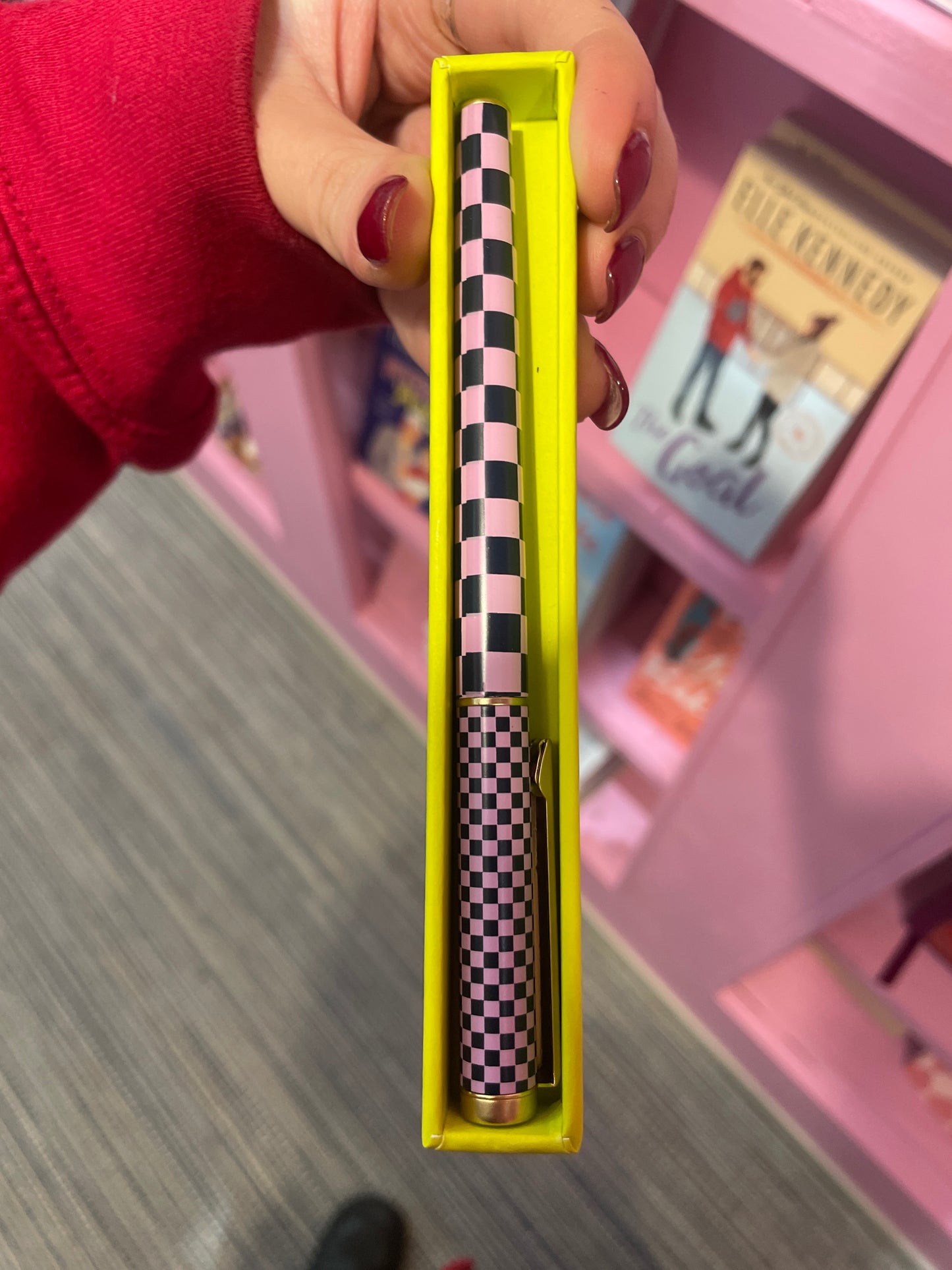 Papier checkered pen