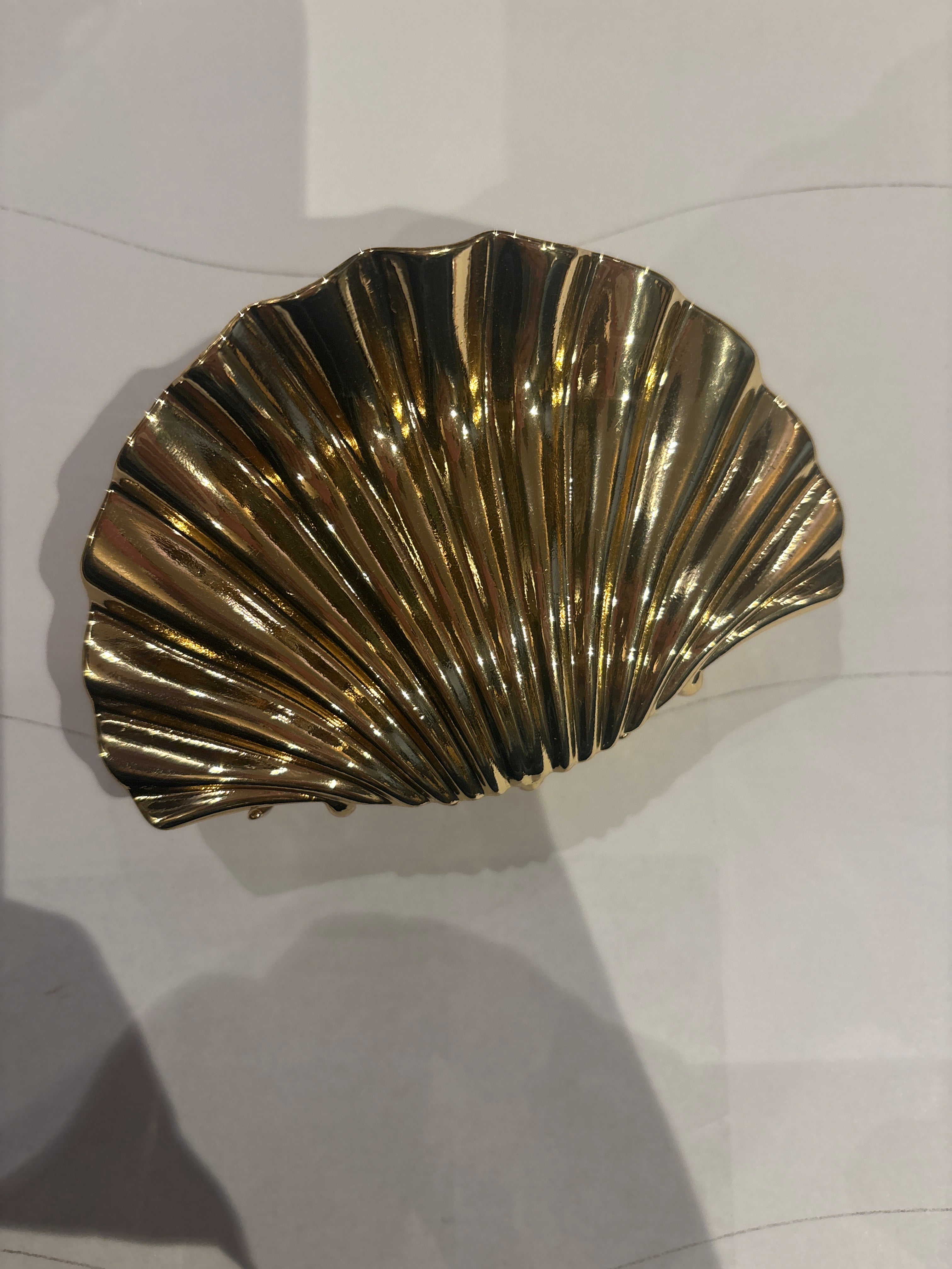medium gold shell claw clip